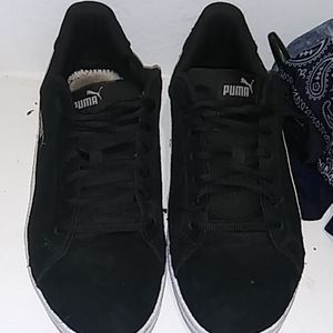 Pumas size 10